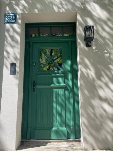 a green door on the side of a building at Sopot Modern Apartments 3 in Sopot