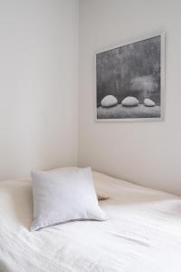 Katil atau katil-katil dalam bilik di Comfy Studio in Central Helsinki