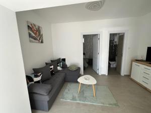 a living room with a couch and a table at Holdfény apartman in Makó