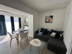 a living room with a couch and a table at Holdfény apartman in Makó