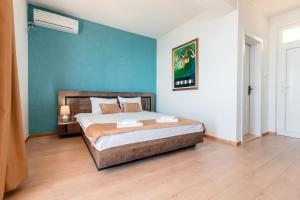 Postel nebo postele na pokoji v ubytování Konaci Manastir Sveti Stefan - Ohrid