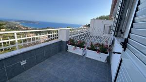 Un balcón o terraza en CILENTO BEACH house VISTA MARE