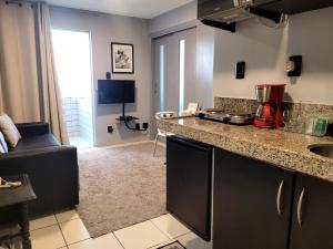 America Flat Localização incrível em São Luís的厨房或小厨房