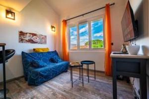 TV a/nebo společenská místnost v ubytování Duplex Canet proche de la plage