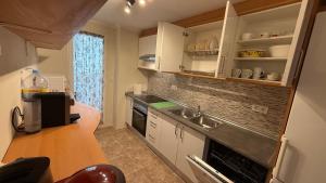 Kuchyňa alebo kuchynka v ubytovaní Albamar Apartment