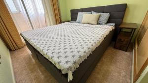 Posteľ alebo postele v izbe v ubytovaní Albamar Apartment