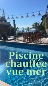 a sign that reads passive challenge wire meta next to a swimming pool at Les Alcyons in Le Lavandou