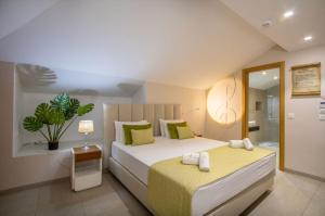Postel nebo postele na pokoji v ubytování Luna Boutique Hotel + 37 fotografií