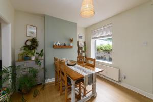 Imagen de la galería de 2 BR Neutral Sanctuary - 27 Min To Cardiff Castle, en Cardiff