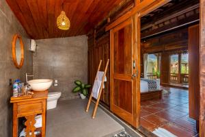 Ένα μπάνιο στο Arindama Villa Ubud +68 φωτογραφίες