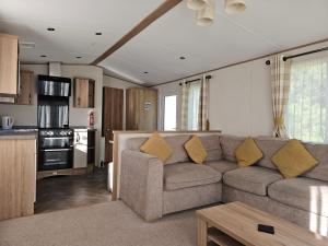 a living room with a couch and a kitchen at Grange Leisure Park, Mablethorpe in Mablethorpe