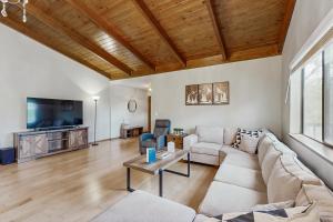 a living room with a couch and a tv at Harmony Haven in Groveland