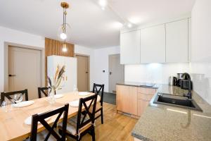 Kuchyň nebo kuchyňský kout v ubytování Park View Residence by Baltic Home