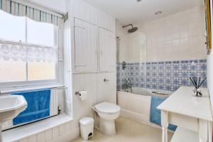 Ένα μπάνιο στο Royal Exchange House - Canterbury +30 φωτογραφίες