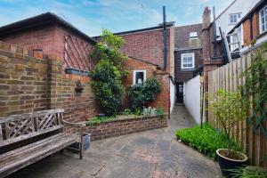 Κήπος έξω από το Royal Exchange House - Canterbury
