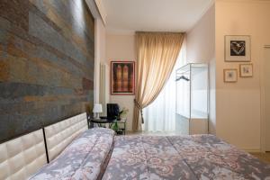 Postel nebo postele na pokoji v ubytování Al Teatro Suites