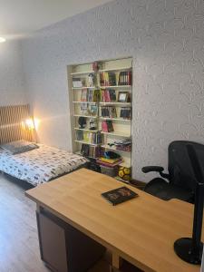 Billede fra billedgalleriet på Appartement cosy 3 chambres avec jardin clos proche de Paris i Saint-Cloud