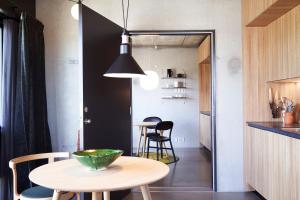 Kuchyň nebo kuchyňský kout v ubytování Hotel GUESTapart