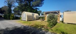 Φωτογραφία από το άλμπουμ του Camping Paradis d'Arvor σε Ambon +94 φωτογραφίες