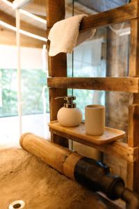 Příslušenství pro přípravu čaje a kávy v ubytování Cabana Alecrim com Spa Privativo CAMBORIÚ SC + 22 fotografií