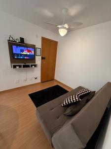 TV a/nebo společenská místnost v ubytování Ap Refúgio tranquilo n 10 próx Recinto Expo