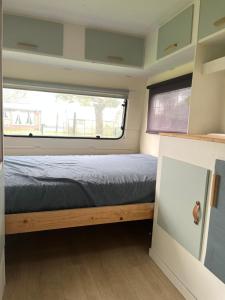 Postel nebo postele na pokoji v ubytování Glamping 't Hoveke