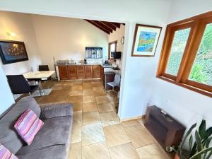 TV a/nebo společenská místnost v ubytování Las Marías ApartaSuites