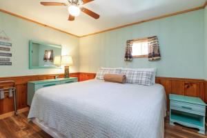a bedroom with a bed and a ceiling fan at Artilla Cove Cabin 5- Lake views- Pool & Hot Tub in Branson
