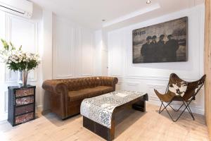 Χώρος καθιστικού στο Gatsby Chic & Elegance & Billiards & Fitness & Luxury