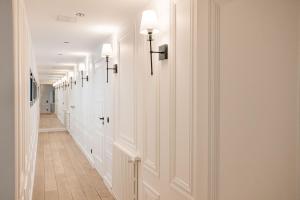 Ένα μπάνιο στο Gatsby Chic & Elegance & Billiards & Fitness & Luxury