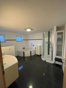 a large bathroom with a tub and a shower at ganzes Reihenhaus in Offenburg in Offenburg