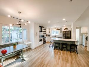 Η κουζίνα ή μικρή κουζίνα στο F-23 Rapunzels Tower