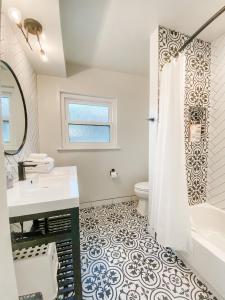 Ένα μπάνιο στο F-23 Rapunzels Tower