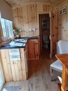 Gambar di galeri bagi Corrib view cabin di Clonbur +28 gambar