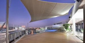 Μπαλκόνι ή βεράντα στο Menlyn Maine Trilogy Apartment 519