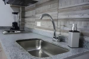 Η κουζίνα ή μικρή κουζίνα στο (201) Moderno Loft en Granada