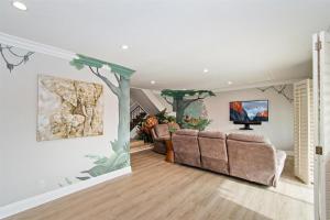 Μια τηλεόραση ή/και κέντρο ψυχαγωγίας στο F-57 Pride Rock