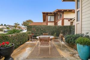 Κήπος έξω από το F-57 Pride Rock