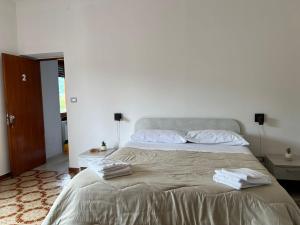 Letto o letti in una camera di Atomos
