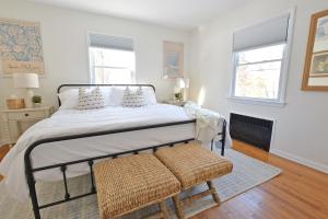 Katil atau katil-katil dalam bilik di Blue Cottage East Setauket