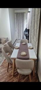 Afbeelding uit fotogalerij van White Luxury Villa Apartments &Hot Tab in Durrës