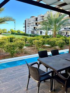 Bazén v ubytování Thalassa Beach Apartment with Swimming Pool nebo v jeho okolí