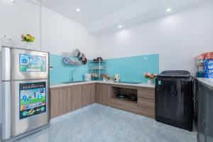 a kitchen with a refrigerator and a sink at Villa 17A1 Hồ Quý Ly,Gồm 5 phòng ngủ,Hồ bơi 45m2 in Vung Tau