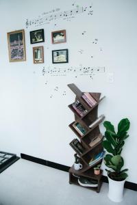 Η βιβλιοθήκη του διαμερίσματος +18 φωτογραφίες