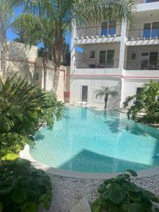 Bazén v ubytování Lilly Apartment resort nebo v jeho okolí + 15 fotografií