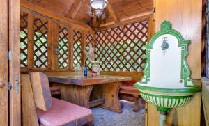 Fotografia z galérie ubytovania Kuća za odmor uz rijeku Slapnica, u Parku prirode Žumberak, finska sauna i jacuzzi v destinácii Krašić