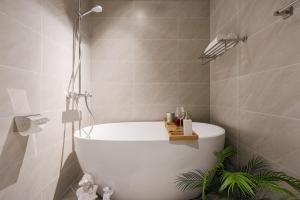 Ένα μπάνιο στο Tplace Apartel w Lift near HoanKiem Lake +99 φωτογραφίες