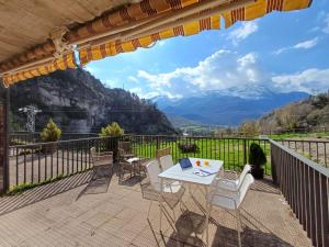 En generel udsigt til bjerge eller udsigt til bjerge taget fra lejligheden