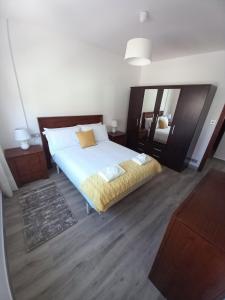 a bedroom with a large bed and a mirror at Home from home in Noya