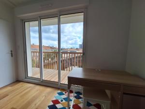 Un balcon sau o terasă la Studio 1 rénové lit queen size balcon garage